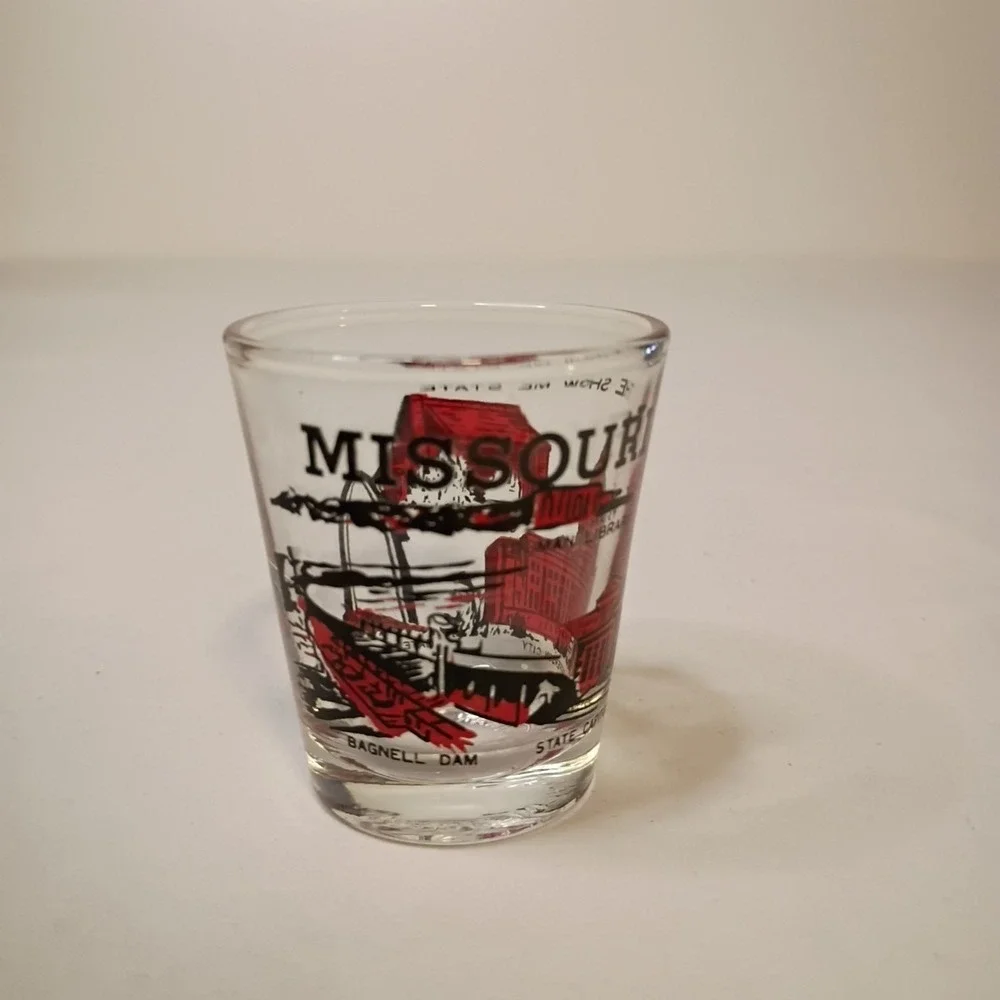 Missouri Shot Glass Souvenir Show Me State Arch Cabin Bagnell Dam Made in Taiwan